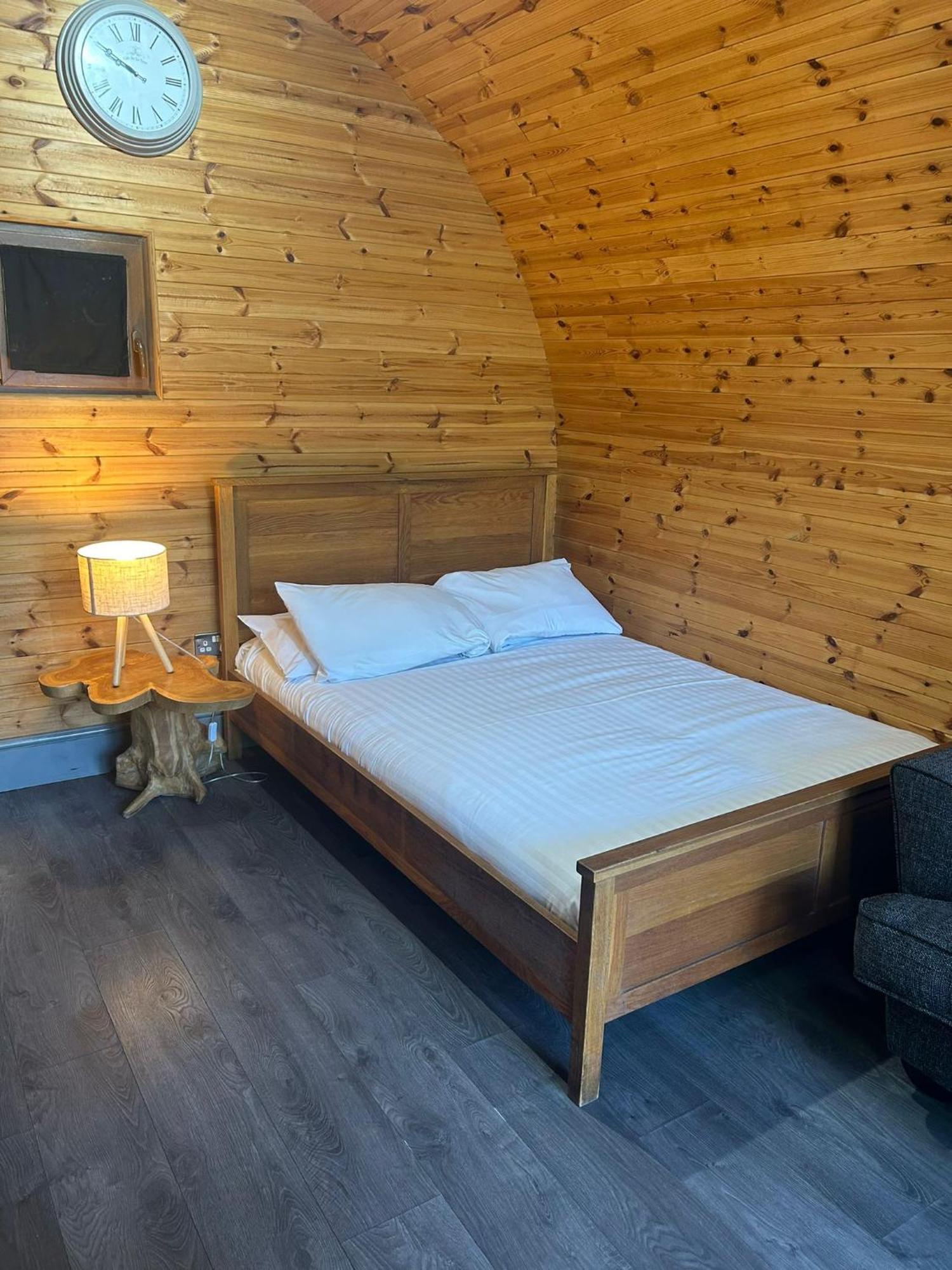 Original Glamping Pod With Hot Tub Hotel Frodsham Ngoại thất bức ảnh