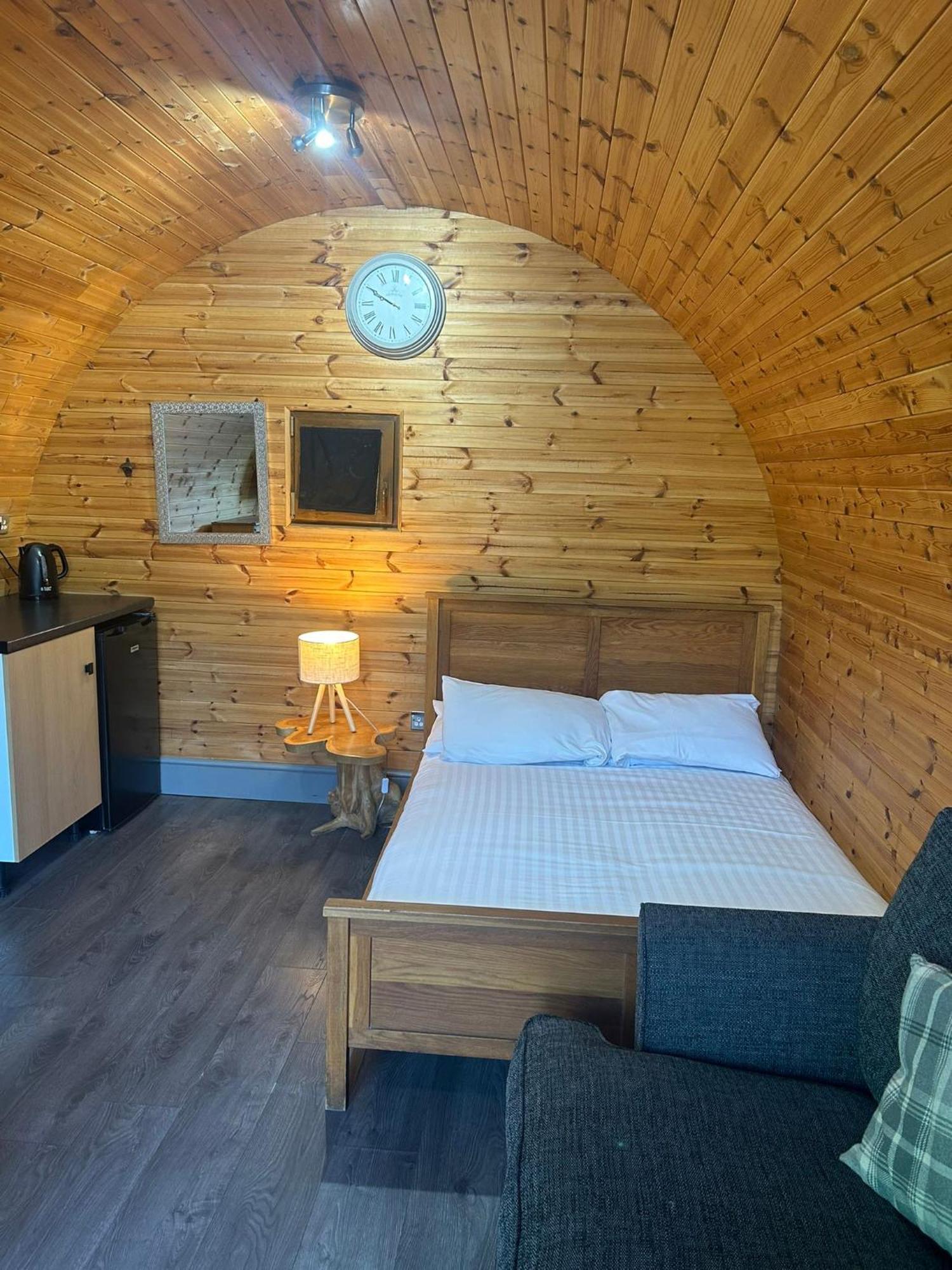 Original Glamping Pod With Hot Tub Hotel Frodsham Ngoại thất bức ảnh